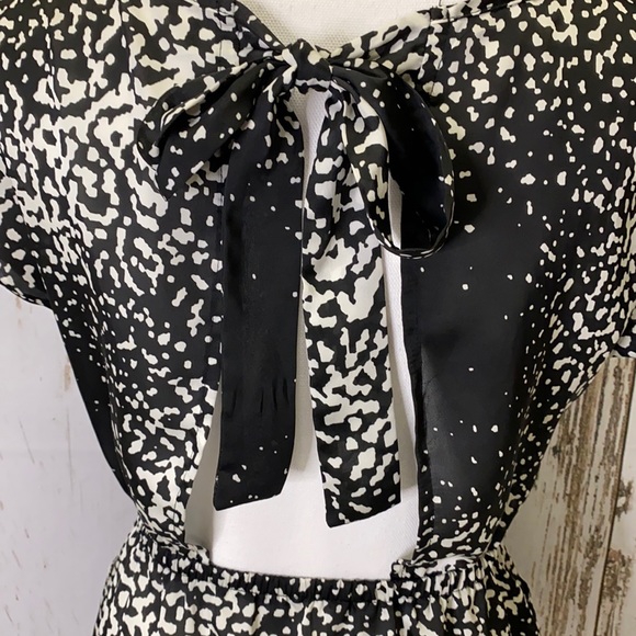 Women’s Max Rave Top with Pockets and Tie In Back - Picture 3 of 5